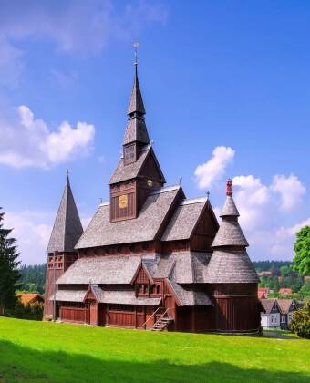 Tag med ressällskapet på utflykt och besök den imponerande stavkyrkan eller utforska ErlebnisBocksBerg i Hahnenklee.