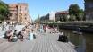 Ta en tur til Århus. Se verdenskunst på ARoS, dra på shopping og spis lunsj på en av de mange kaféene langs elven.