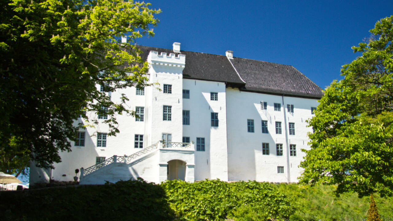 Besøg det smukke Dragsholm Slot og nyd et gastronomisk veltilberedt måltid i slottets restaurant
