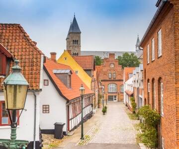 Udforsk Viborgs spændende historie – fra den imponerende domkirke til de hyggelige gamle gader og gågaden.