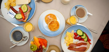 Börja dagen med en generös och god frukost.