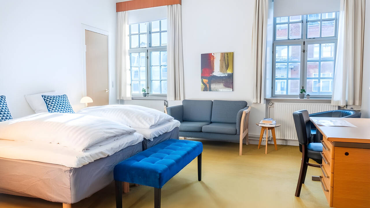 Du bor i ett rum med moderna bekvämligheter, vissa med privat spa och bastu.