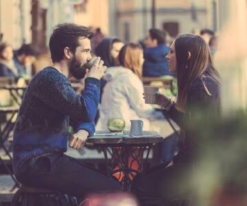 I Kolobrzeg finns många kaféer och restauranger där ni kan koppla bland stadens historiska byggnader.