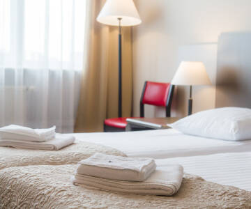 Die eleganten und stillvollen Zimmer, ist geprägt vom dänischen Design vom berühmten Designer Bo Benfits.