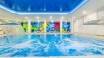 På Hotel New Skanpol hittar ni pool, jacuzzi, bastu, gym och behandlingar. 