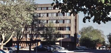 Das Quality Hotel Grand Falun liegt im Zentrum der Stadt und zeichnet sich durch liebevolle Details aus, die das reiche Erbe der Stadt widerspiegeln.