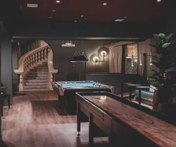 Nyd din yndlingsdrink eller et enkelt måltid i lobbybaren.