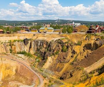 Die Natur rund um Falun ist atemberaubend, mit üppigen Wäldern, stillen Seen und malerischen Wanderwegen.
