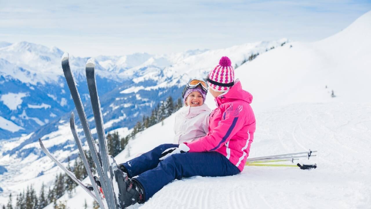 Hotellet ligger i et vakkert fjellandskap og det er gode muligheter for å stå på ski om vinteren.