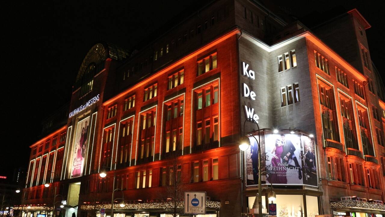 Hotellet ligger kun 5 minutters gang fra det berømte KaDeWe stormagasin.