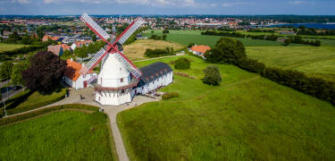 Discover Southern Jutland’s rich history with nearby landmarks like Dybbøl Mill and towns like Sønderborg.
