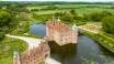 Ta en biltur runt Fyn och upptäck de vackra slotten och herrgårdarna såsom Egeskovs slott.