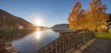 Havila Hotel Raftevold ligger direkte ved Hornindalsvatnet, Europas dybeste sø.