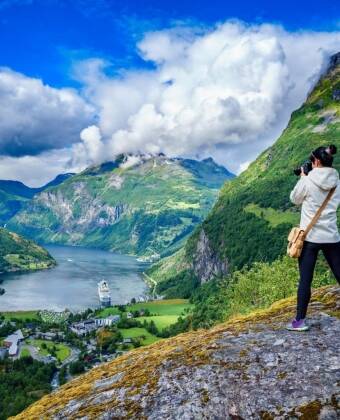 UNESCO Geirangerfjorden, Briksdalsbreen og Sunnmørsalpene er innen rekkevidde.