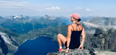 Njut av vandring, kajakpaddling, bad, cykling och natursköna bilfärder genom Fjord Norges landskap.