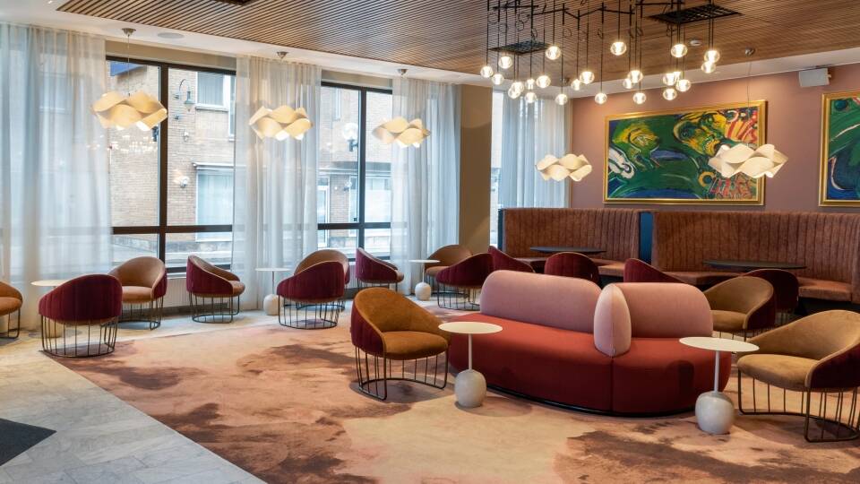 Nyt et billig hotellopphold med mange spennende muligheter på det nyoppussede First Hotel Strand, sentralt i Sundsvall.