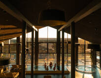 Finn roen i hotellets spa-avdeling med både innendørs-og utendørsbad samt spabehandlinger.