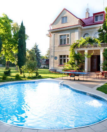 Set in quiet surroundings on the outskirts of Prague, the hotel offers an outdoor swimming pool and wellness facilities.