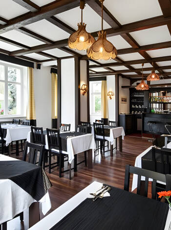 Genießen Sie Ihr Abendessen im hoteleigenen Restaurant mit einem Glas Wein oder einem lokalen Bier