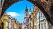 Hotellet ligger kun 15 minutters kørsel fra Prag, som er en dejlig storby fyldt med historie og spændende seværdigheder.