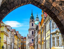 På 15 minuter med bil når ni Prags centrum, som har massor av sevärdheter och en intressant historia.