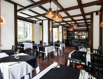 The hotel's restaurant serves dinner, which can be enjoyed with a glass of wine or a local beer.