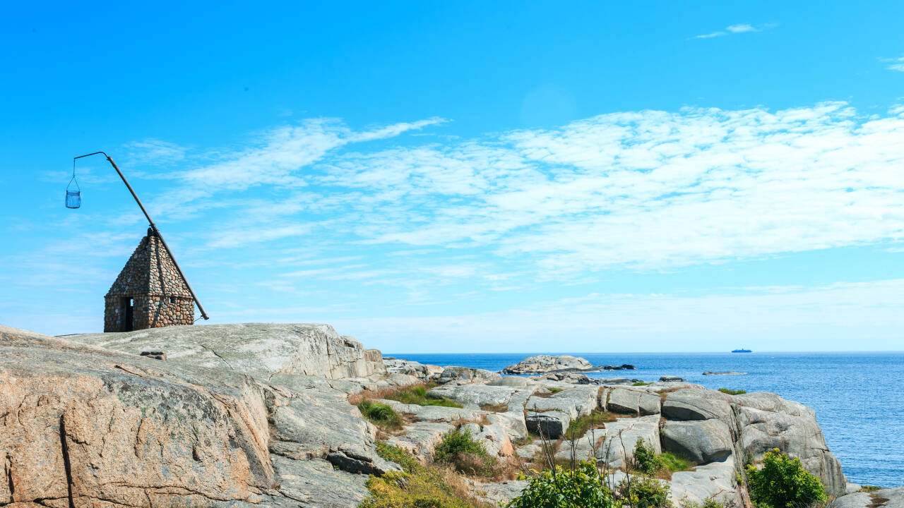 Besøk ikoniske Verdens Ende, et av de mest spektakulære naturlige landemerkene langs Norges kyst.