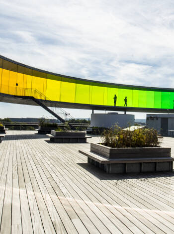 Århus er kjent for sin kunst, besøk ARoS.