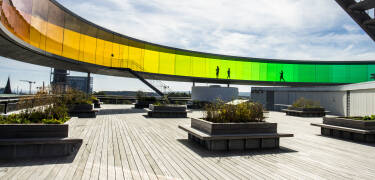 Med Aros Kunstmuseum og de mange lokale kunstnere er Århus international anerkendt for sin kunstscene.