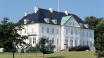 När drottningen inte bor i sitt sommarresidens, Marselisborgs Slott, är slottsträdgården öppen.