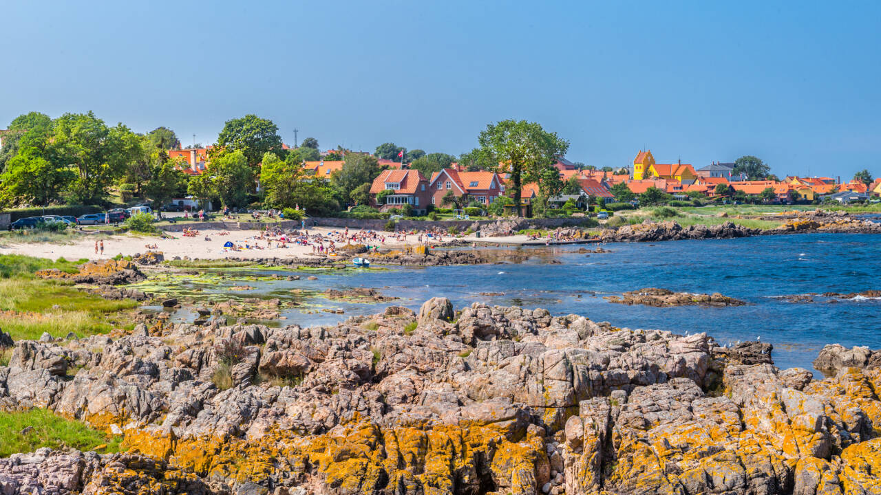 Hotellet ligger 400 meter fra Næs Strand, med sit bløde hvide sand og sine naturskønne omgivelser.
Fotograf: Semko Balcerski