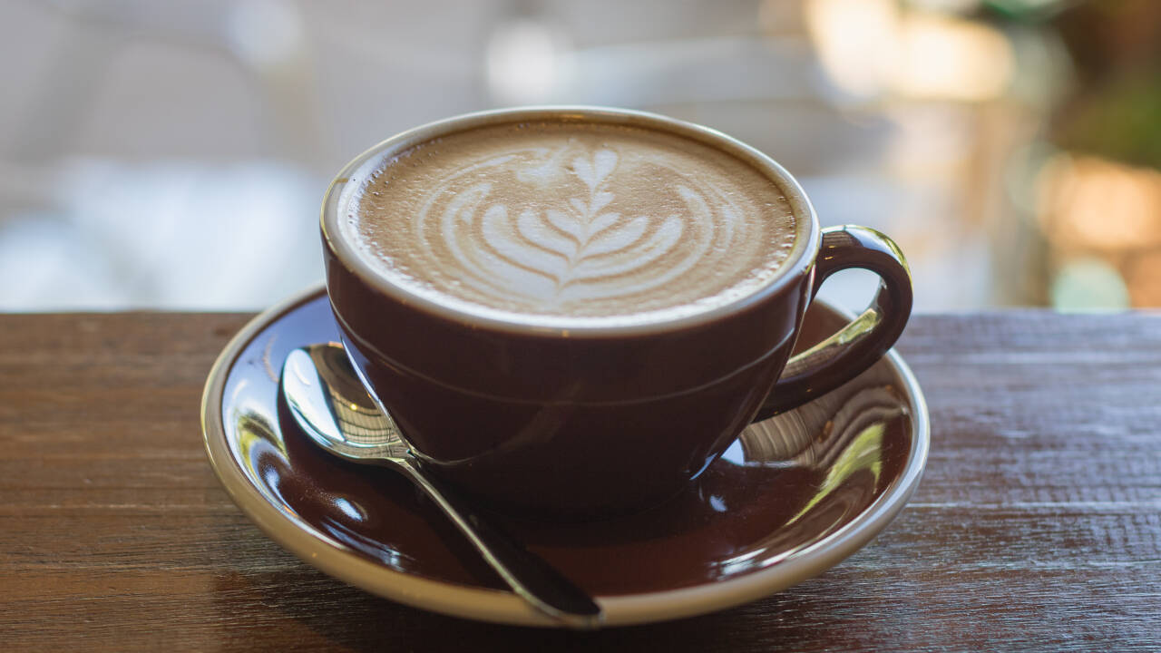 Koppla av i hotellets trädgård eller på terrassen med en kopp kaffe.