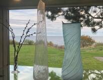 Oplev bornholmsk glaskunst hos Baltic Sea Glass ved Melsted.