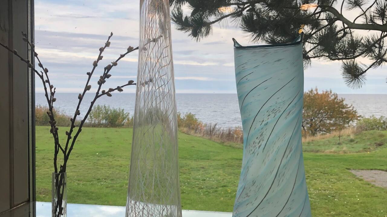 Oplev bornholmsk glaskunst hos Baltic Sea Glass ved Melsted.