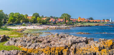 Hotel Allinge ligger endast ca 400 meter från Næs Strand med sin fina vita sandstrand.
Fotograf: Semko Balcerski
