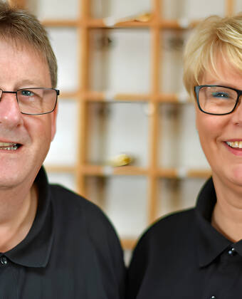 Det er et bredt utvalg av restauranter og kafeer på Bornholm der man kan prøve tradisjonelle regionale retter som Sol Over Gudhjem.