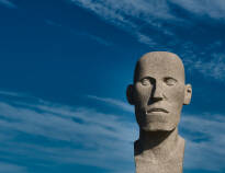 Erkunden Sie den Dodekalitten, ein außergewöhnliches Denkmal, das für seine Steinskulpturen und Musikinstallationen bekannt ist.