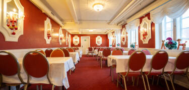 Im Restaurant des Hotels können Sie köstliche saisonale Gerichte genießen.