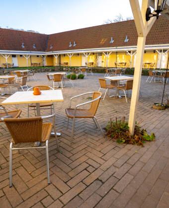 In the hotel's cosy courtyard you can enjoy a cup of coffee in the good weather