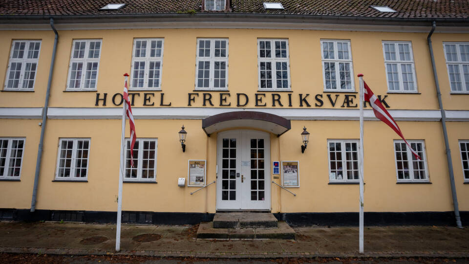 Hotellet ligger centralt i Frederiksværk og er et godt udgangspunkt for oplevelser i Nordsjælland
