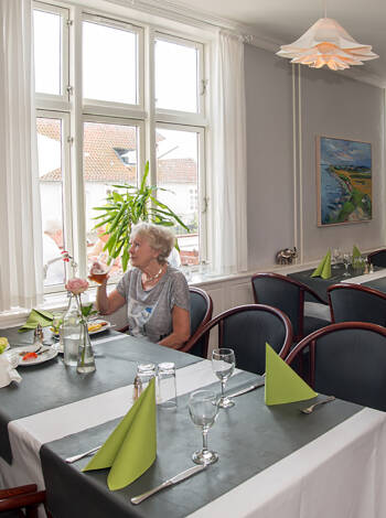 A traditional inn stay with plenty of cosiness and good food awaits in the harbour town's beautiful maritime surroundings.