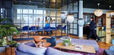 Genießen Sie ein erfrischendes und gemütliches Willkommensgetränk in der Lobby.