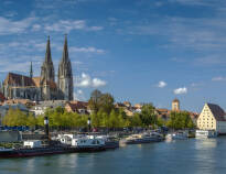 Gå ikke glip a den imponerende domkirke i Regensburg, når I besøger den smukke by.