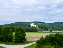 Besuchen Sie die Gedenkstätte Walhalla auf einem Hügel außerhalb von Donaustauf.