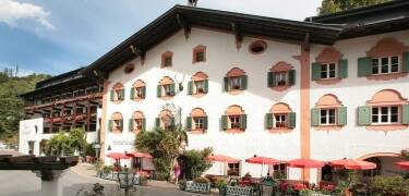 Sie wohnen in einem traditionellen Hotel mit österreichischer Atmosphäre!