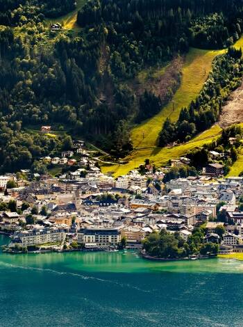 Strax norr om hotellet hittar ni  Zell am See som är ett naturskönt område och en populär semesterdestination.