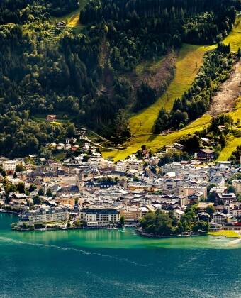 Nördlich des Hotels finden Sie Zell am See, eine landschaftlich reizvolle Gegend und ein beliebtes Urlaubsziel.