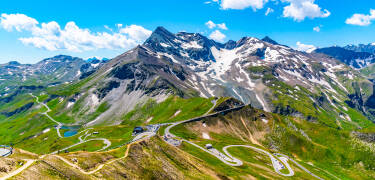Die Großglockner Hochalpenstraße ist die höchstgelegene befestigte Passstraße in Österreich.