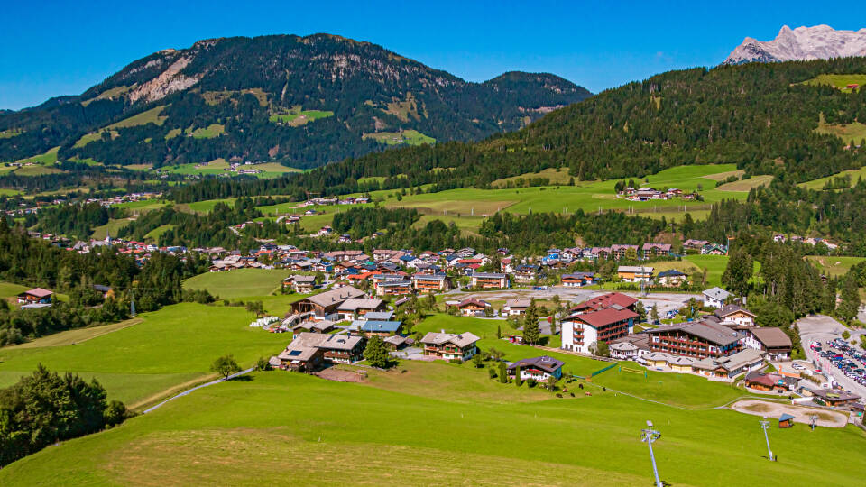 Hotel Schloss Rosenegg ligger i Fieberbrunn i den naturskønne Pillersee-dal i de tyrolske alper.