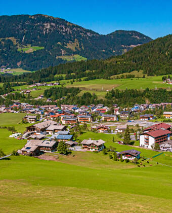 Hotel Schloss Rosenegg ligger i Fieberbrunn i den naturskønne Pillersee-dal i de tyrolske alper.